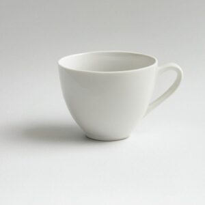 белая кофейная чашка