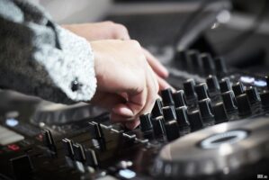 «100 вещей в интерьере»: в Иркутске открылась выставка предметного дизайна